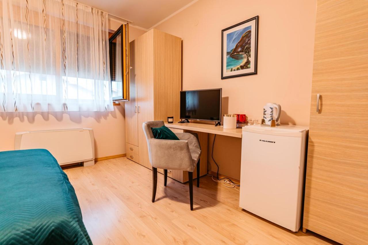 Lotos Depandans Hotel Nis Exterior photo